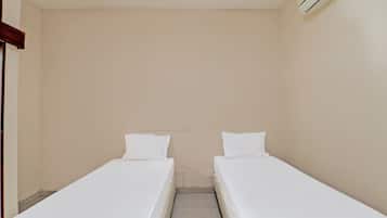 Kamar Twin Deluks | Meja kerja, ruang kerja ramah laptop, Wi-Fi gratis, dan seprai linen