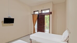 Deluxe Twin Room - OYO 92017 Sari Agung Hotel (Kuta)