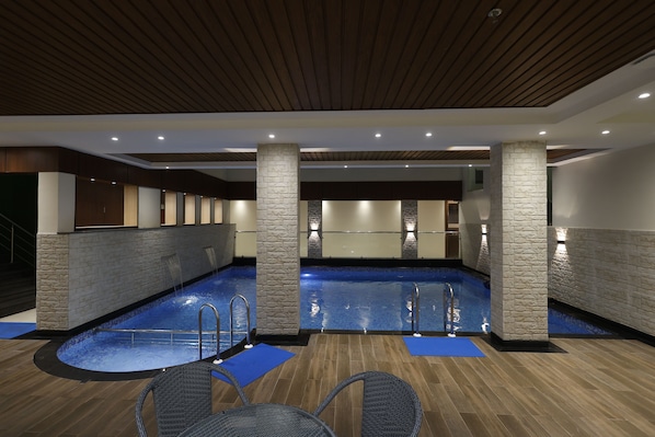 Outdoor pool - Pride Biznotel Canopus Digha (Kanthi)