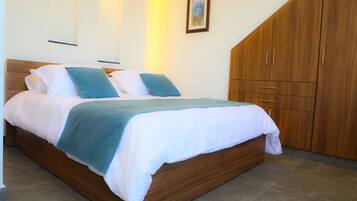 Deluxe Studio Suite | Premium bedding, down comforters, Select Comfort beds, free WiFi