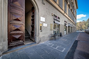 Vista frontal de la propiedad