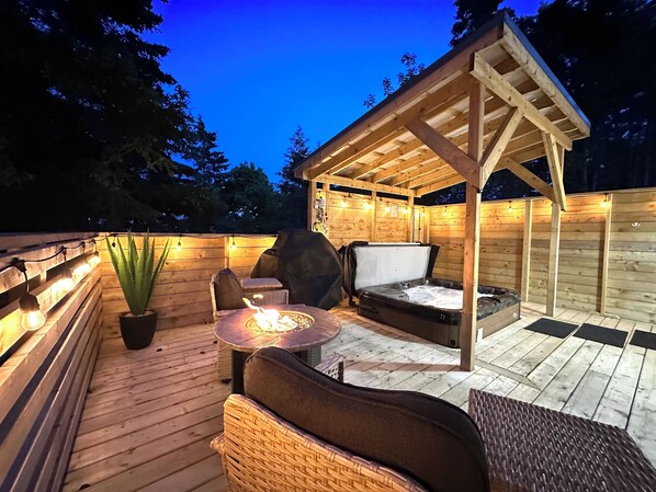 Terrace/patio - New luxury house w/hot tub private setting walk to ocean (South River)