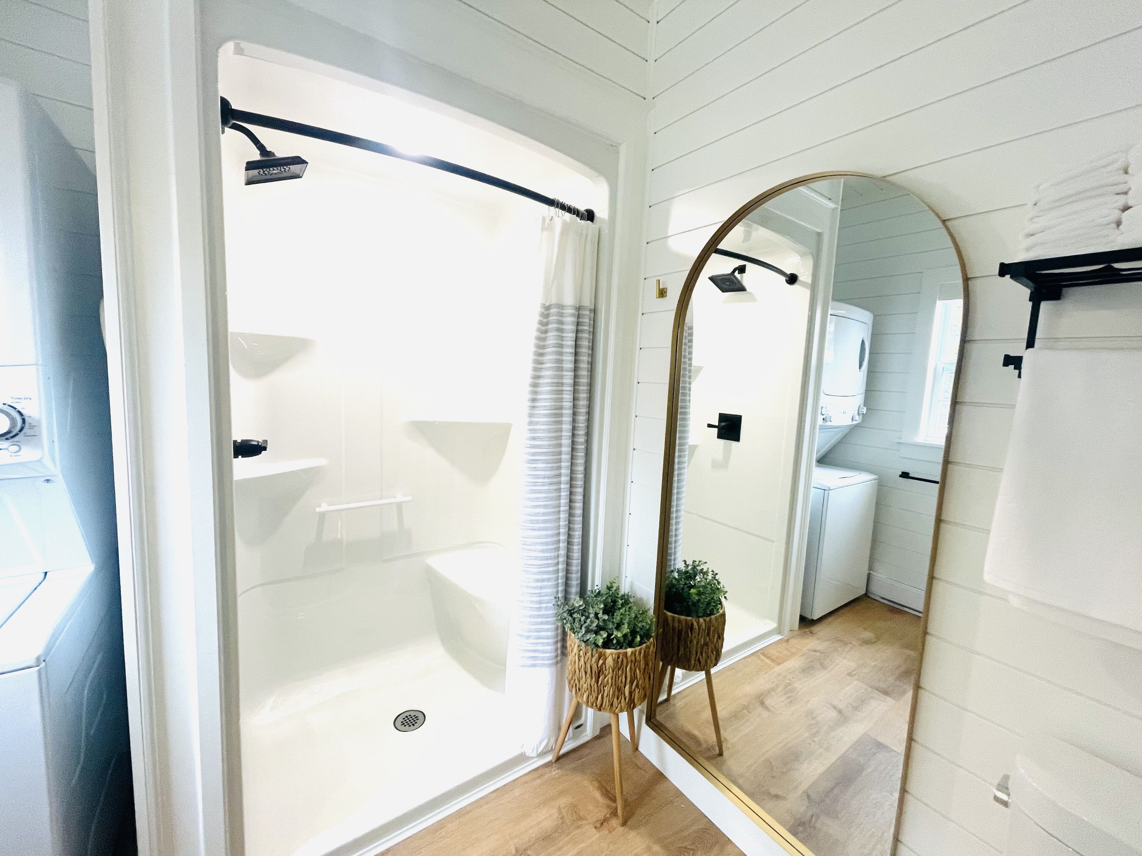 New luxury house w/hot tub private setting walk to ocean