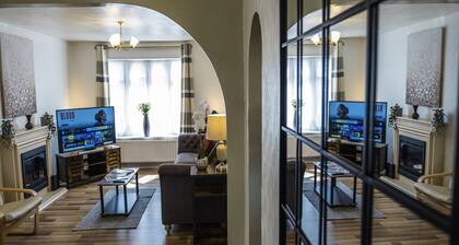 Spacious White House with parking, garden, Wi-Fi