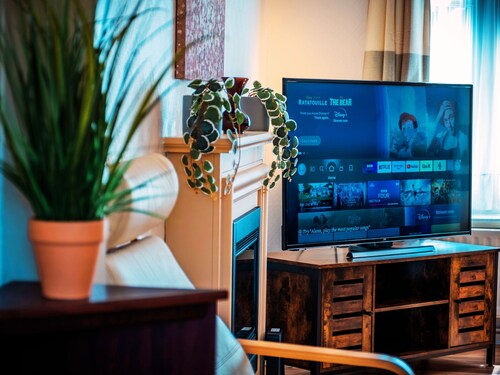 Spacious White House with parking, garden, Wi-Fi