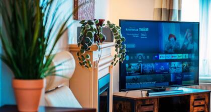 Spacious White House with parking, garden, Wi-Fi