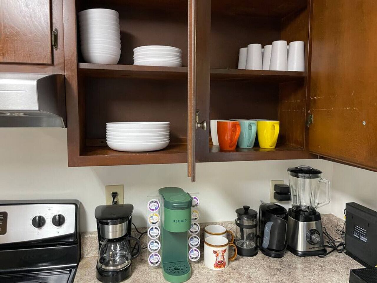 Réfrigérateur, micro-ondes, four, plaque de cuisson