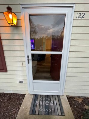 Exterior detail - ✨ ⚡️ ☄️King Beds, 86" RokuTV, Massage: Comfort Haven (Commerce)