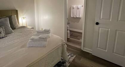✨ ⚡️ ☄️King Beds, 86" RokuTV, Massage: Comfort Haven