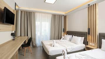 Standard Triple Room, Pool View | Hypo-allergenic bedding, soundproofing, free WiFi, bed sheets