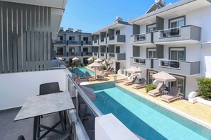 Habitación estándar doble, vistas a la piscina | Vistas al agua
