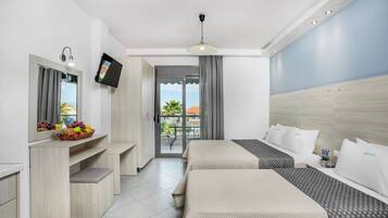 Standard Triple Room, Pool View | Hypo-allergenic bedding, soundproofing, free cribs/infant beds