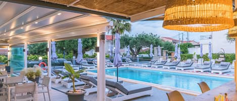 Outdoor pool, pool umbrellas
