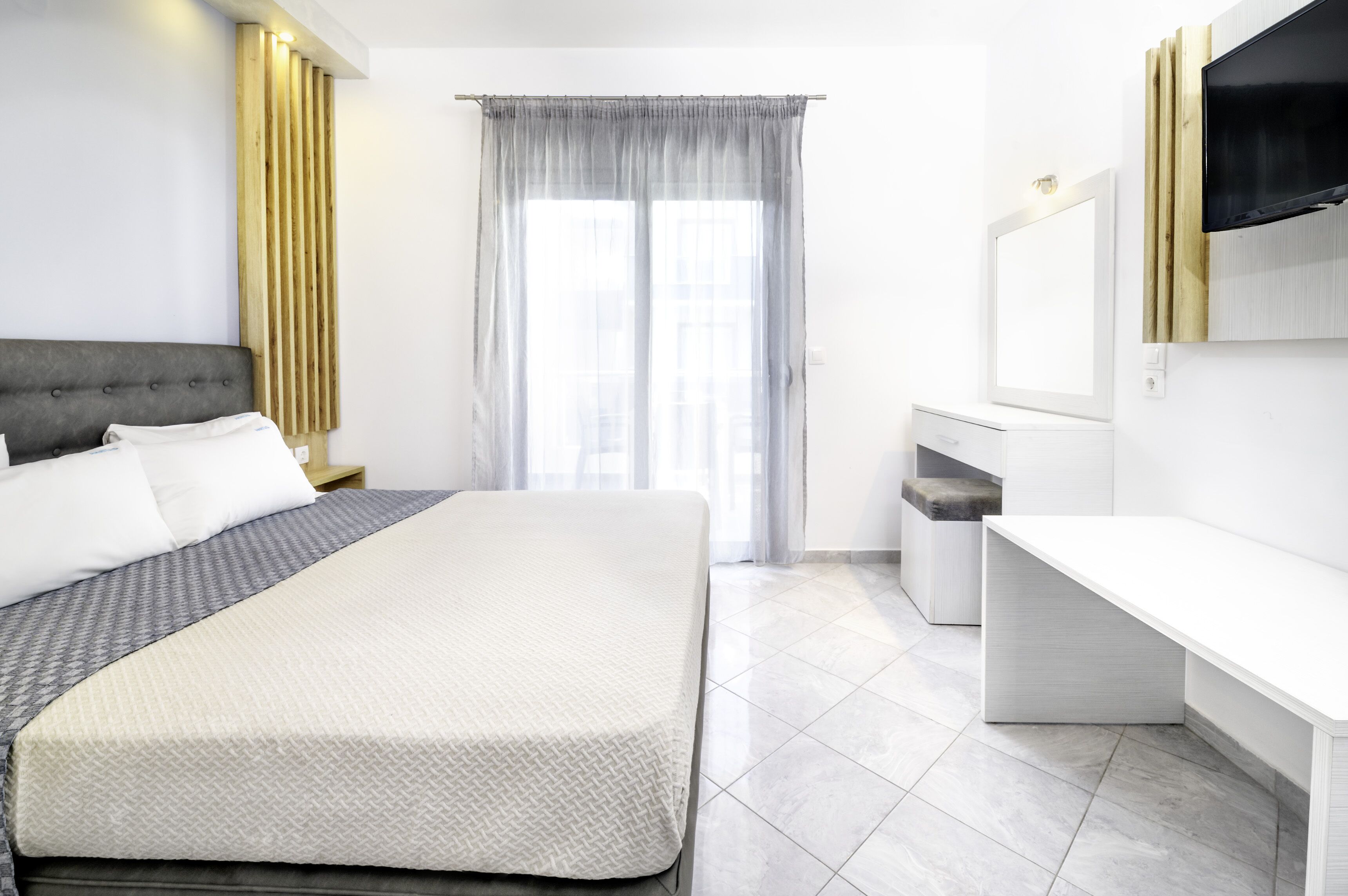 Hypo-allergenic bedding, soundproofing, free cribs/infant beds