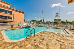 Pool - Ideal Madeira Beach Retreat~ Family Friends &Fido! (Madeira Beach)