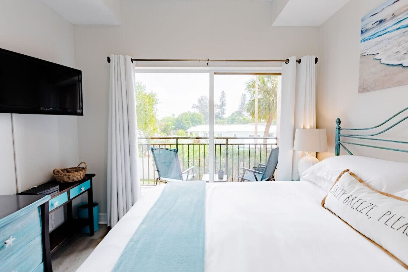 2 chambres, bureau, fer et planche à repasser, lit parapluie