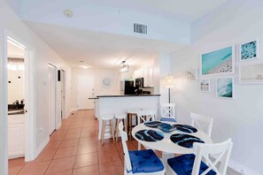 Dining - Ideal Madeira Beach Retreat~ Family Friends &Fido! (Madeira Beach)