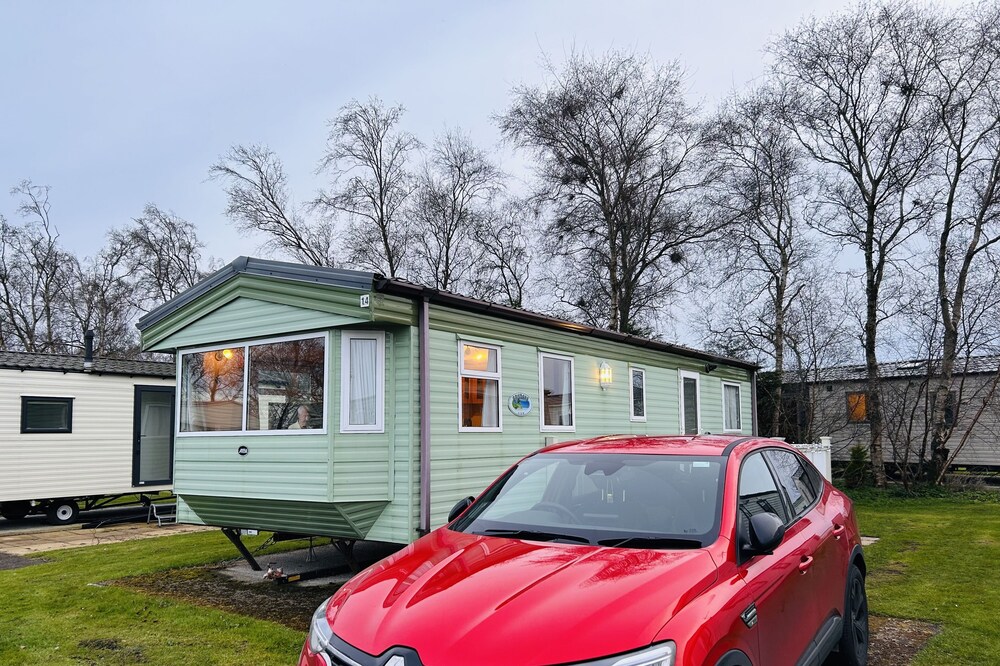 Charming Countryside Static Van With Entertainment