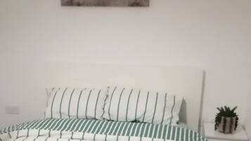 1 kamar tidur, setrika/meja setrika, Wi-Fi gratis, dan seprai linen