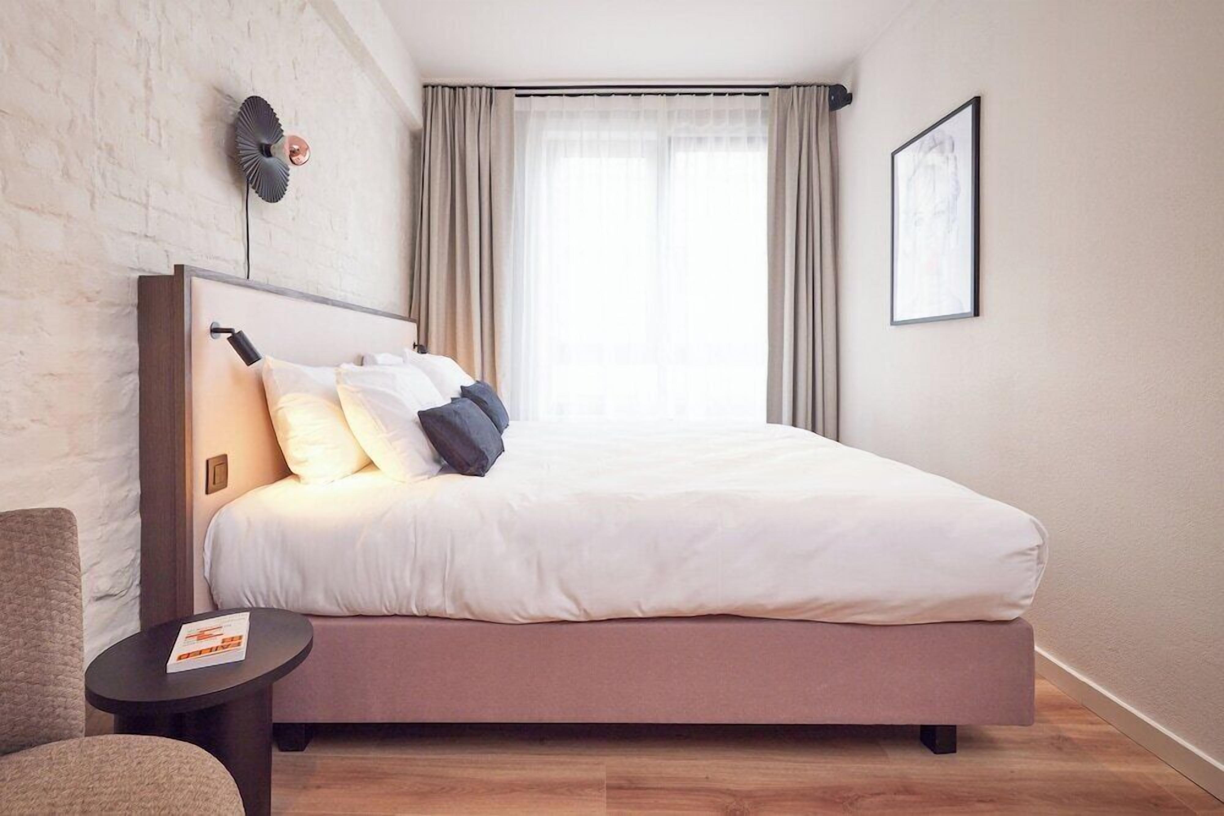Minibar, wifi gratis y ropa de cama 