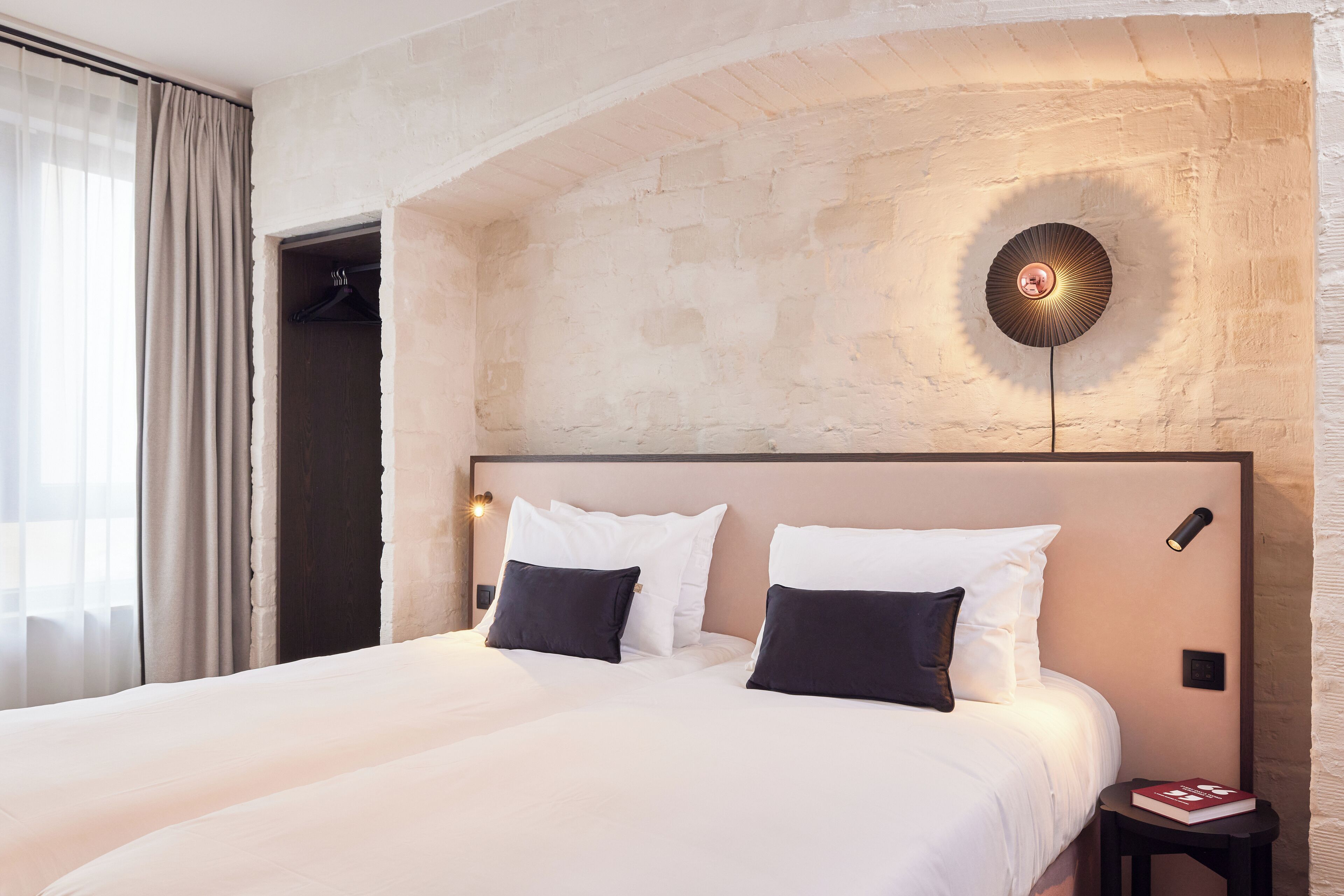 Minibar, Wi-Fi gratuit, draps fournis