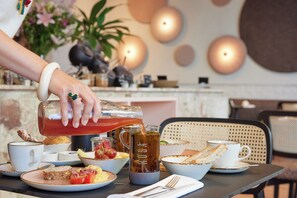 Daily buffet breakfast for a fee