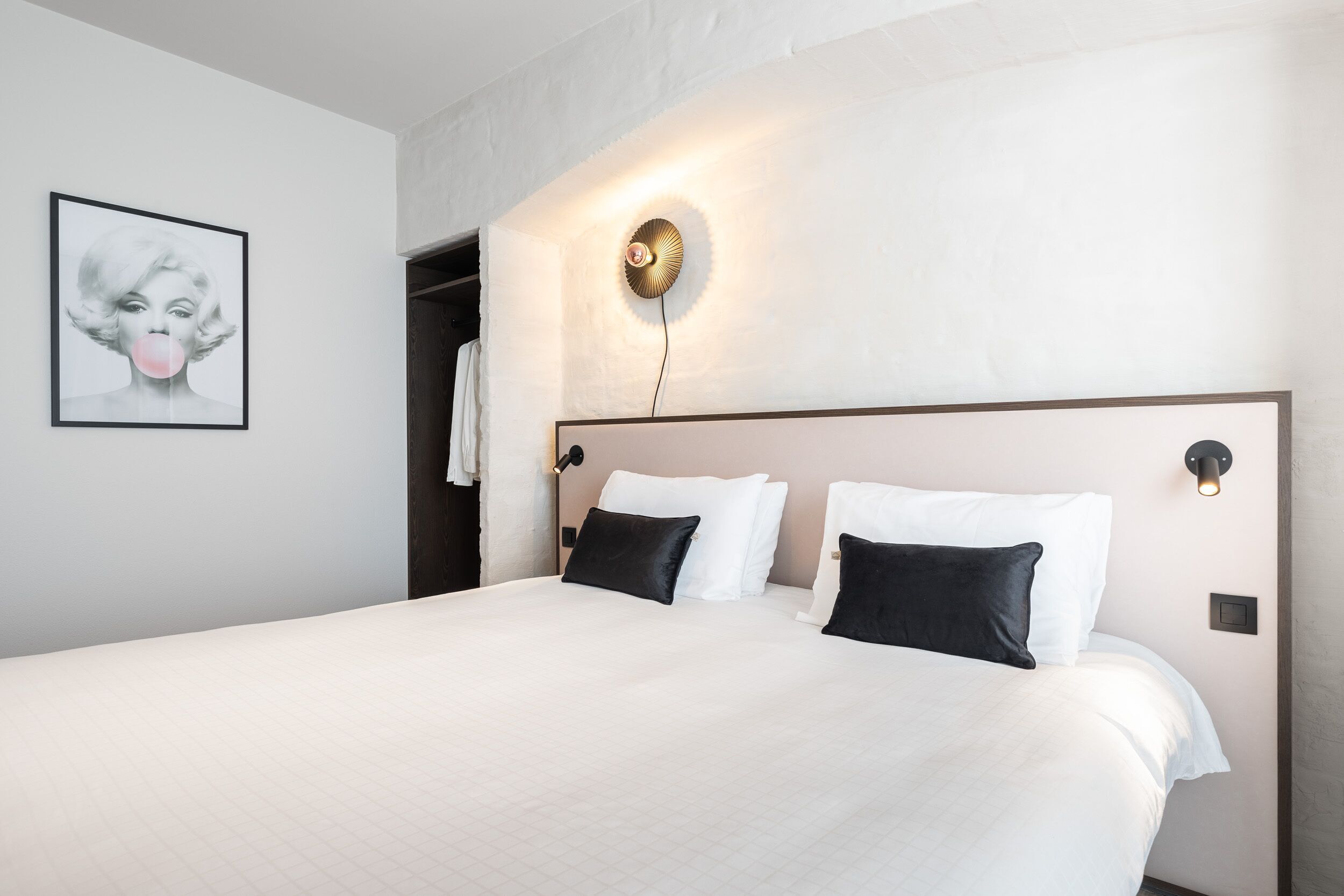 Minibar, wifi gratis y ropa de cama 