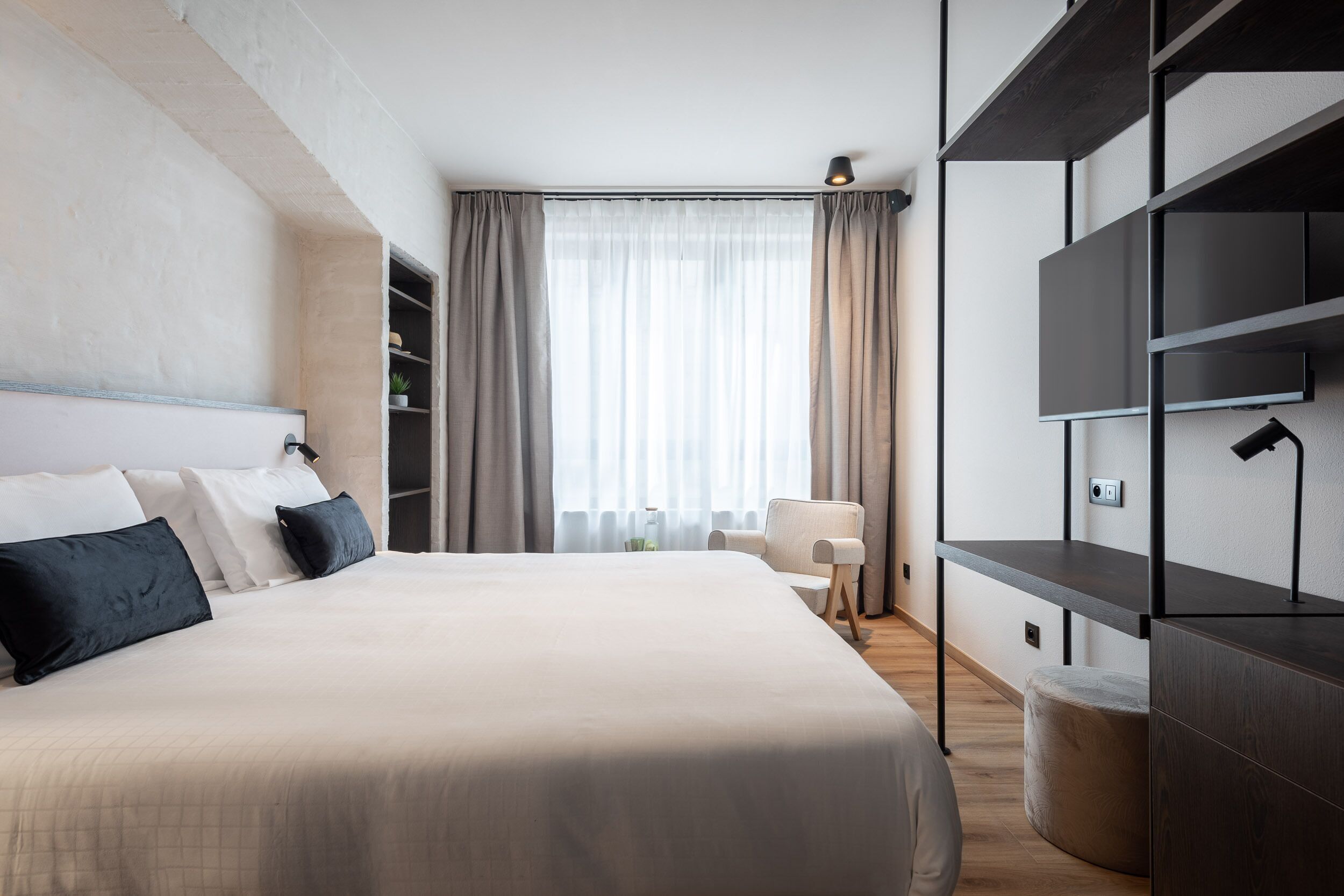 Minibar, wifi gratis y ropa de cama 