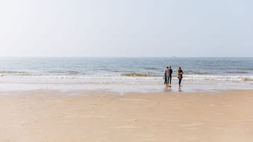 Am Strand, weißer Sandstrand