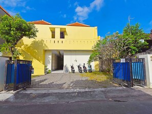 Façana frontal de l'allotjament