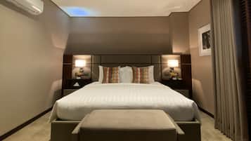 Premier Room, 1 King Bed | Individually furnished, desk, laptop workspace, free WiFi