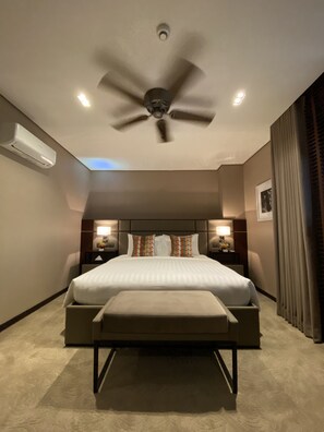 Premier Room, 1 King Bed | Individually furnished, desk, laptop workspace, free WiFi - The Plaza Garden Hotel and Residences (Baguio)