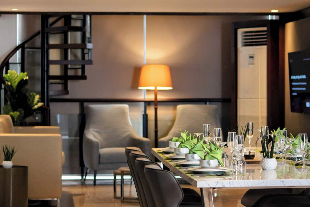 The Garden Suite | Area soggiorno | Smart TV 42 pollici con canali via cavo