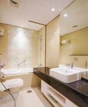 Badewanne, Haartrockner, Bidet