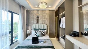 A modern bedroom with a large bed, a chandelier, a walk-in closet, and a view through a large window. - Southern Peak Pool Villa HuayYai Pattaya (Sattahip)