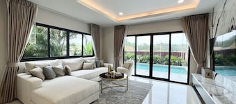 Southern Peak Pool Villa HuayYai Pattaya
