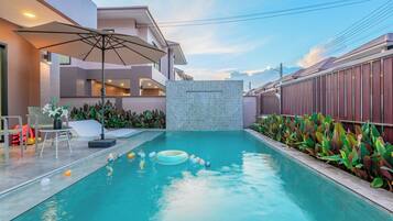 Kolam renang outdoor