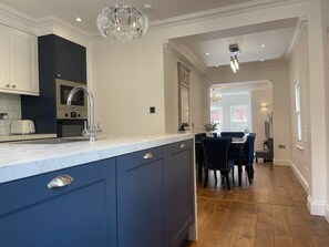 Private kitchen - Stunning holiday home with amazing Castle views (Lincoln)