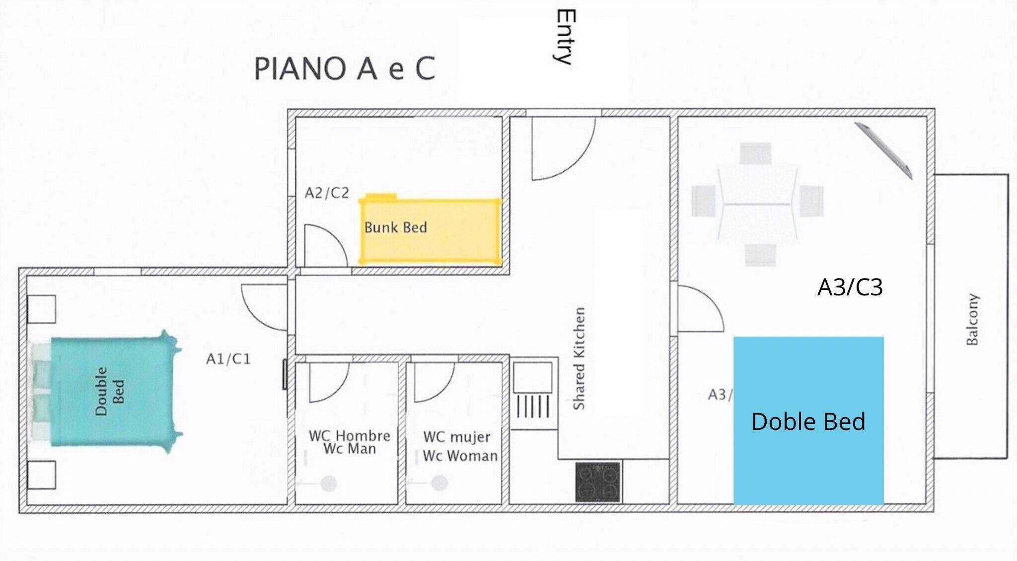 Plano de planta que muestra una cama doble, literas, cocina compartida y un balcón.