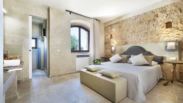 Habitación doble clásica, 1 habitación, vista al jardín | Sábanas de algodón egipcio, ropa de cama de alta calidad y edredón