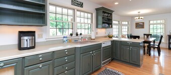 In The Center of Maggie Valley/Sleeps 10/Game Room