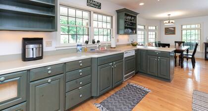 In The Center of Maggie Valley/Sleeps 10/Game Room