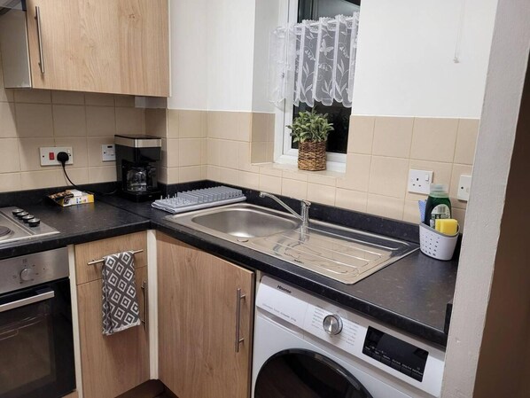 Appartement | Cuisine privée | Réfrigérateur, micro-ondes, four, plaque de cuisson