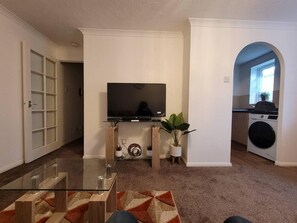 Living area - Tastefully Decorated 1 bed Flat Near Abbeywood (Belvedere)