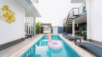 3 Bedroom PoolVilla with Rooftop Terrace | Cofres nos quartos, escrivaninha, Wi-Fi de cortesia