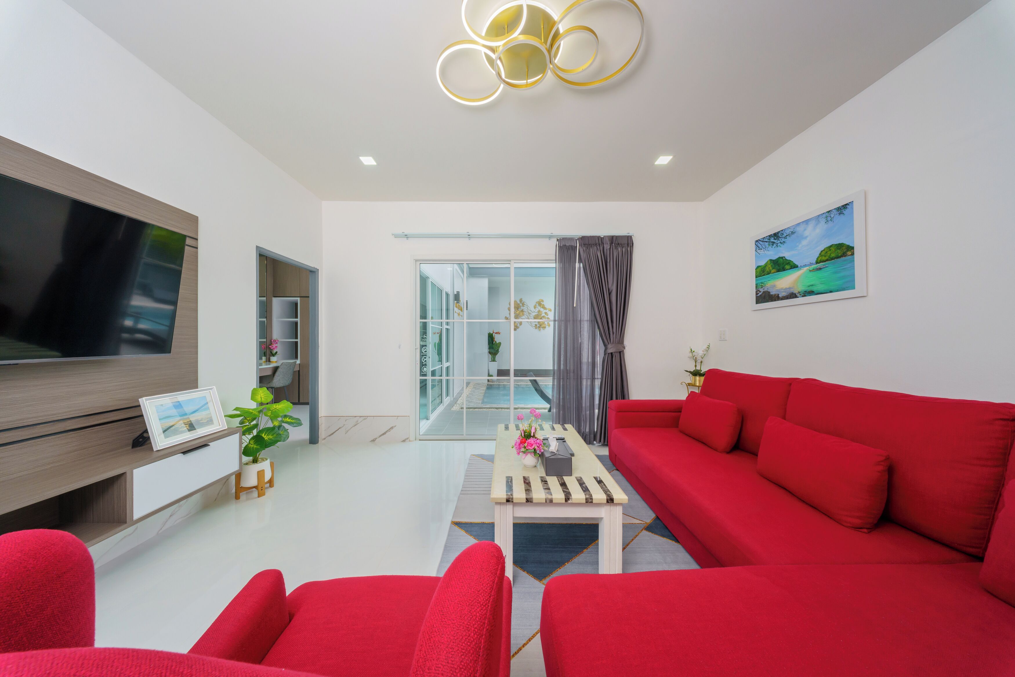 3 Bedroom PoolVilla with Rooftop Terrace | ห้องนั่งเล่น | สมาร์ททีวี 55 นิ้ว พร้อมช่องดาวเทียม, ทีวี