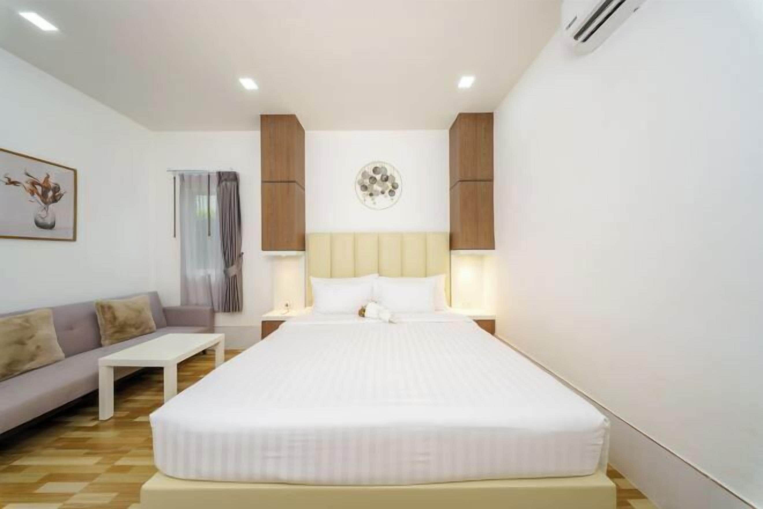 客房内保险箱、特色装修、办公桌、免费 WiFi