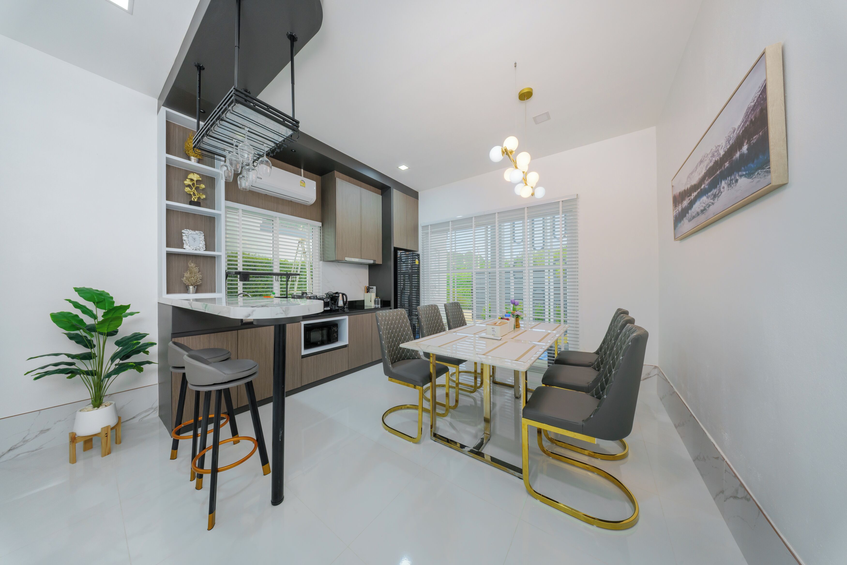 3 Bedroom PoolVilla with Rooftop Terrace | Cozinha privada | Geladeira grande, micro-ondas, chaleira elétrica, torradeira
