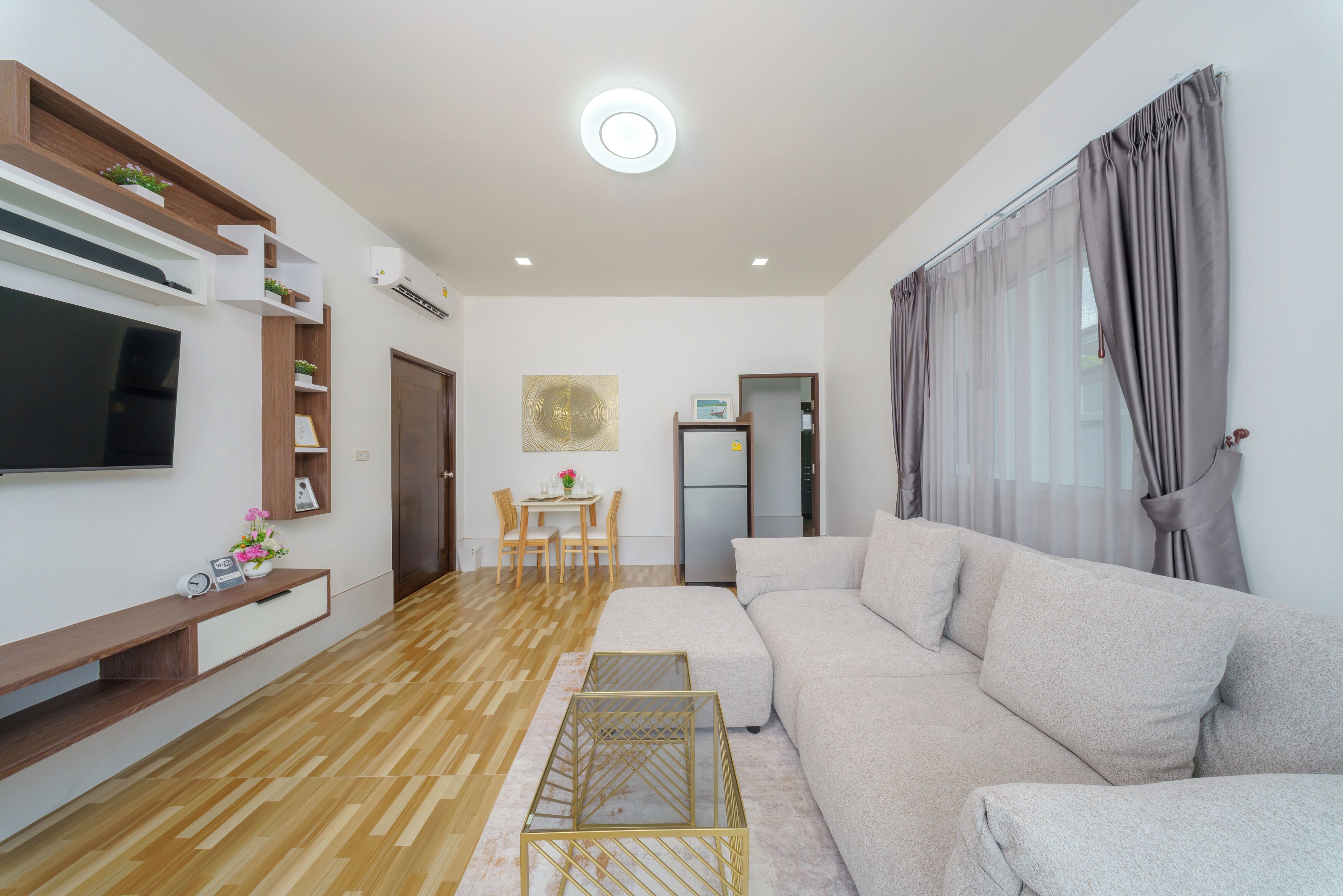 1 Bedroom Pool Villa with Pool View | ห้องนั่งเล่น | สมาร์ททีวี 55 นิ้ว พร้อมช่องดาวเทียม, ทีวี