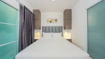 3 Bedroom PoolVilla with Rooftop Terrace | 1 makuuhuone, tallelokero huoneessa, yksilöllisesti sisustettu, työpöytä